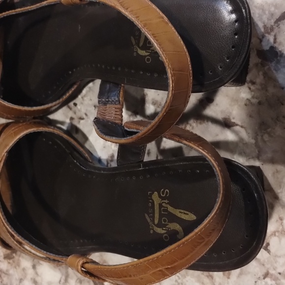 NWOT Leather women's heels - Picture 5 of 8